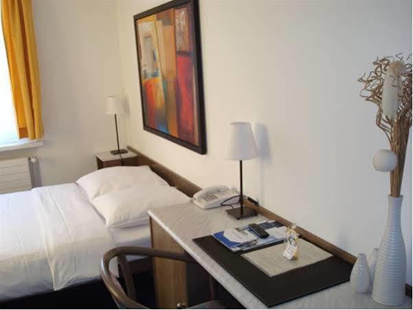 Hirschen Otel 3*